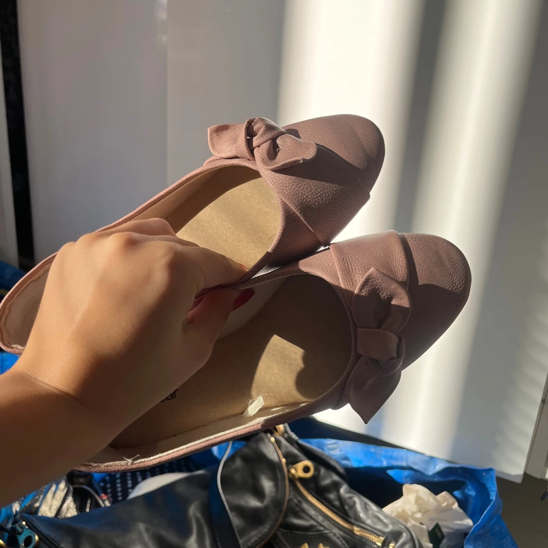 Rosa ballerinaskor med rosett från MyWear - 1