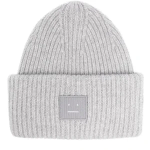 Acne studios mössa - Säljer du min fina acne studios mössa i den gråa färgen. Det är onesize / 56. Skickar egna bilder privat💗