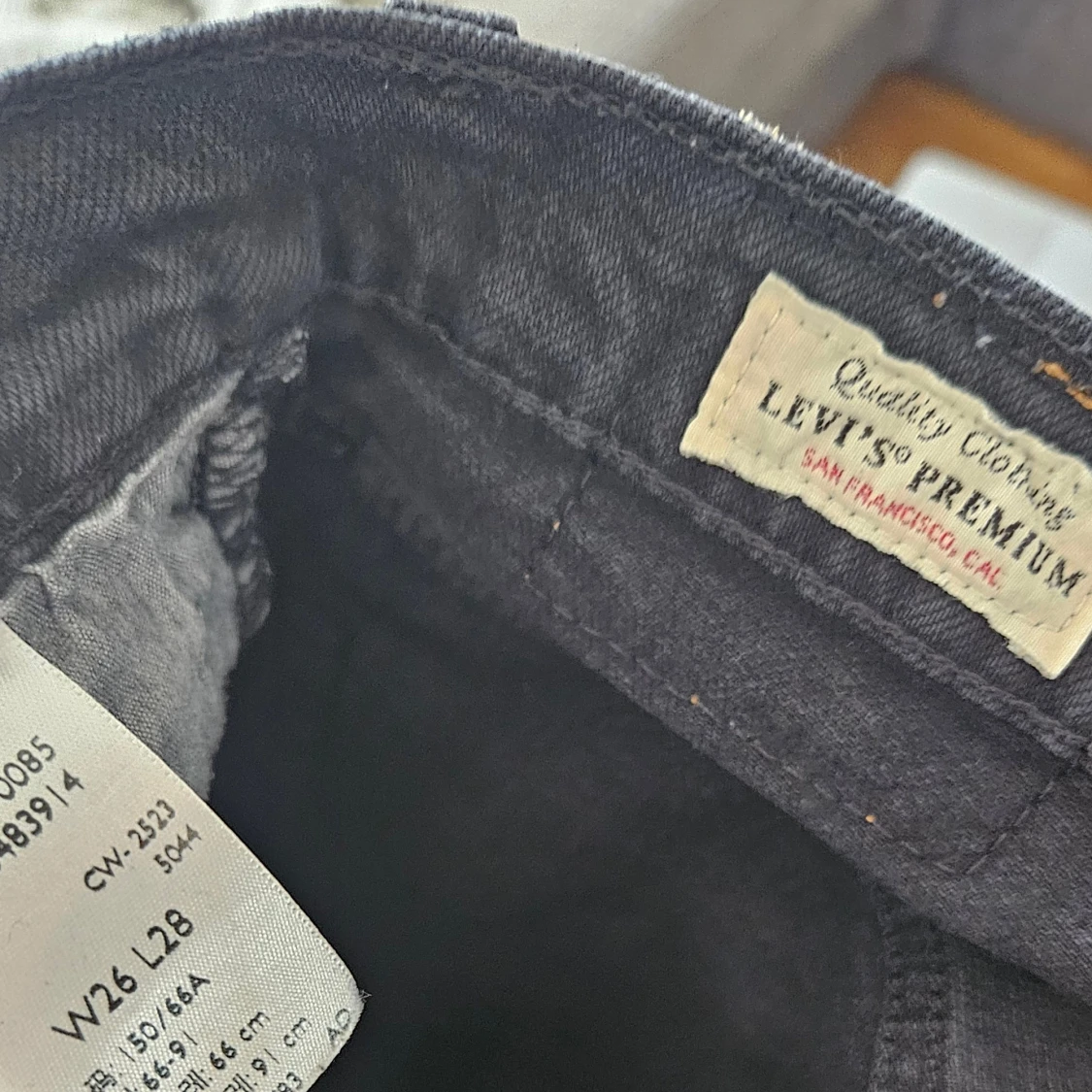 Levi's 501 svarta jeans W26 L28 - 2
