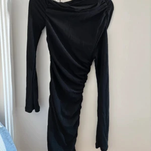 Glitter klänning - Fin glitterklänning perfekt till nyår eller fest. Aldrig använd