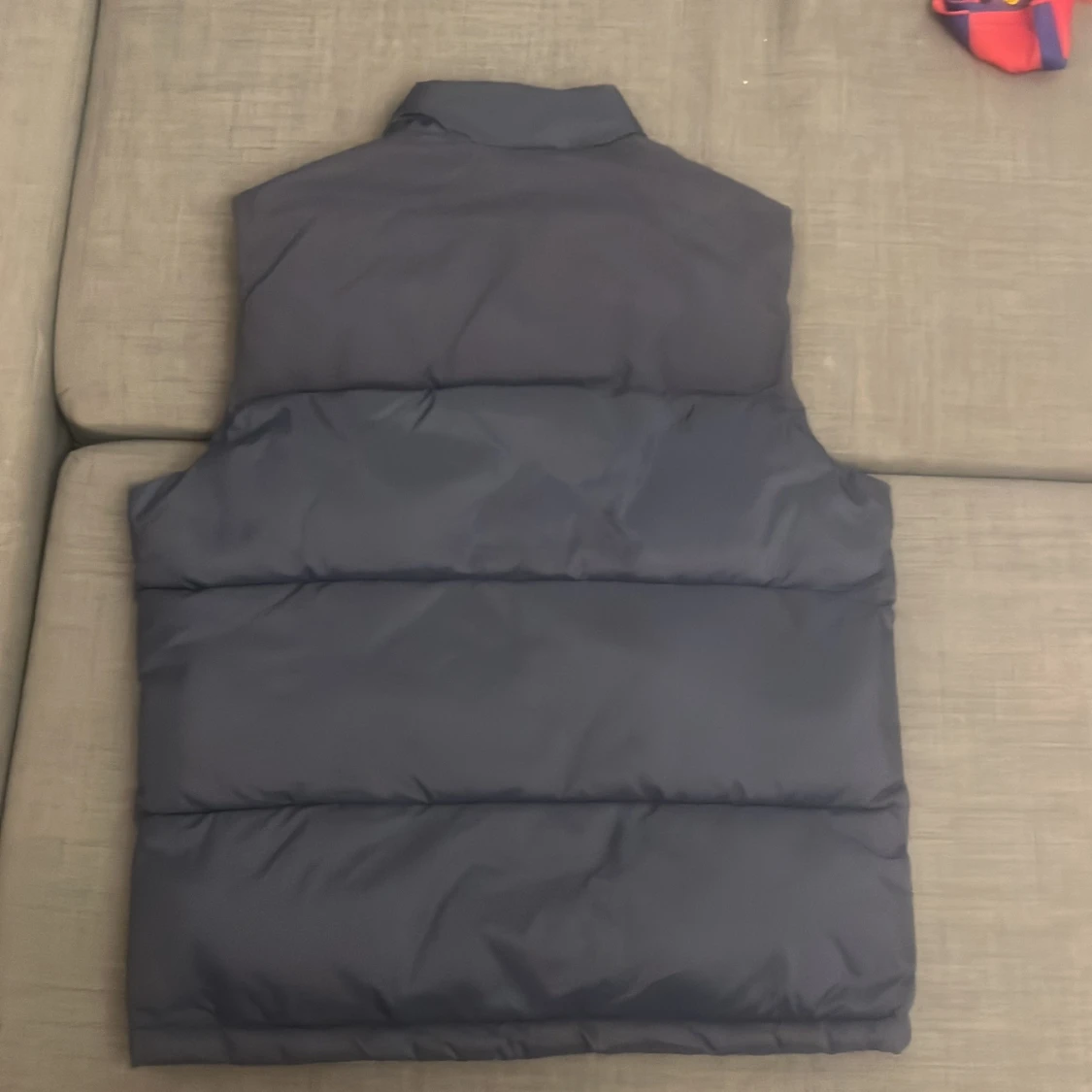 Mörkblå dunväst från Lyle & Scott - 1