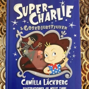 Super-Charlie & Gosedjurstjuven - Följ med Super-Charlie på ett spännande äventyr när han tar sig an gosedjurstjuven! Färgglada illustrationer och humoristisk stil gör denna bok perfekt för unga läsare som gillar action och roliga berättelser.