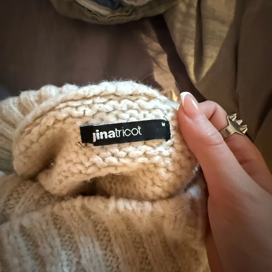 Offshoulder stickad tröja Jina Tricot - 2