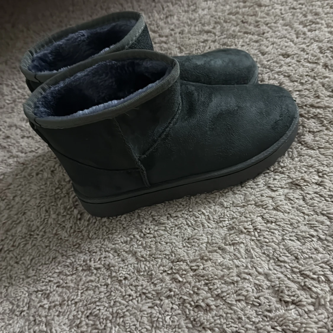 Mörkgrå Uggs liknande skor  - 2