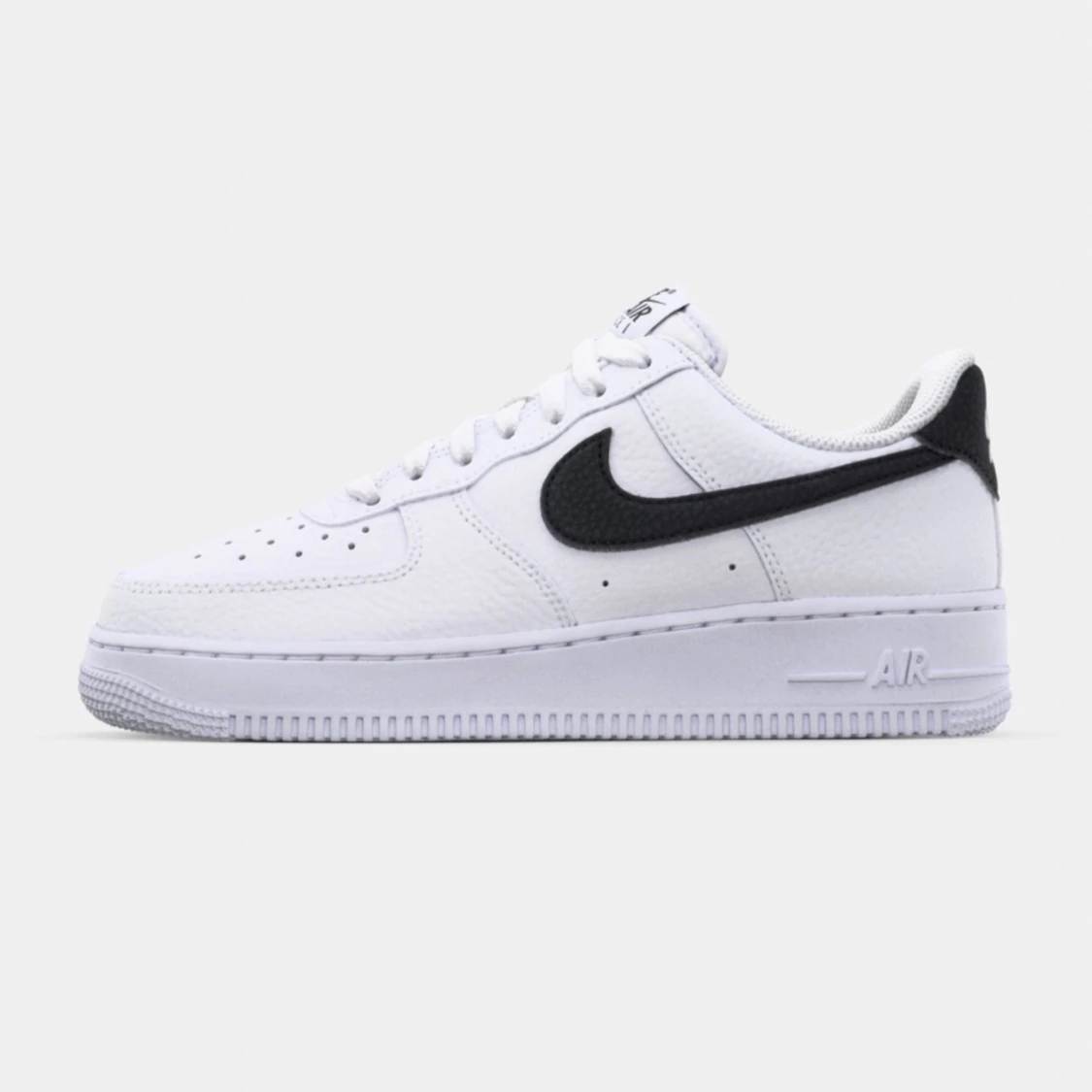 Nike Air Force 1 vit/svart sneakers - 1