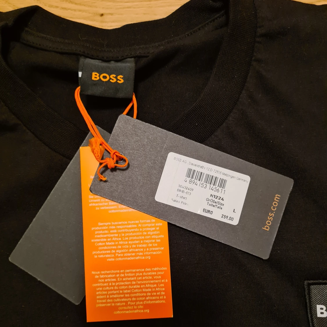 Svart t-shirt från BOSS  - 2