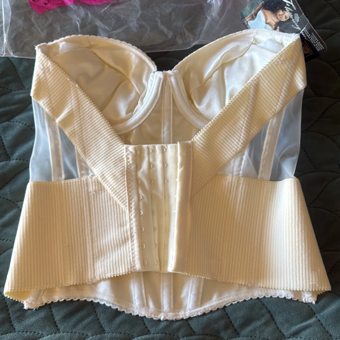 Champagnefärgad korsett från FLattering me - 2