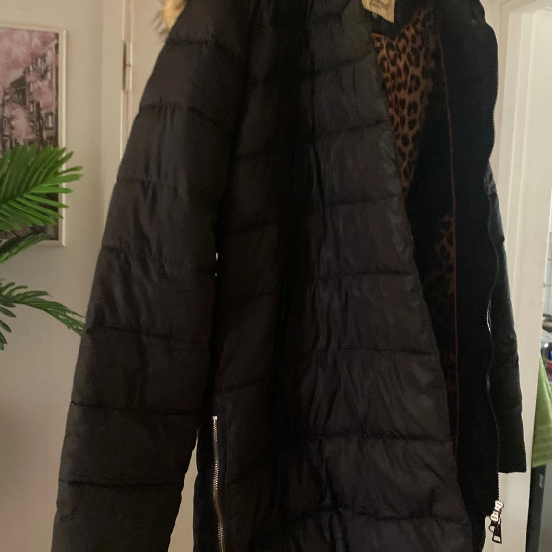 Svart pufferjacka med fuskpäls från Roco Baroco - 3