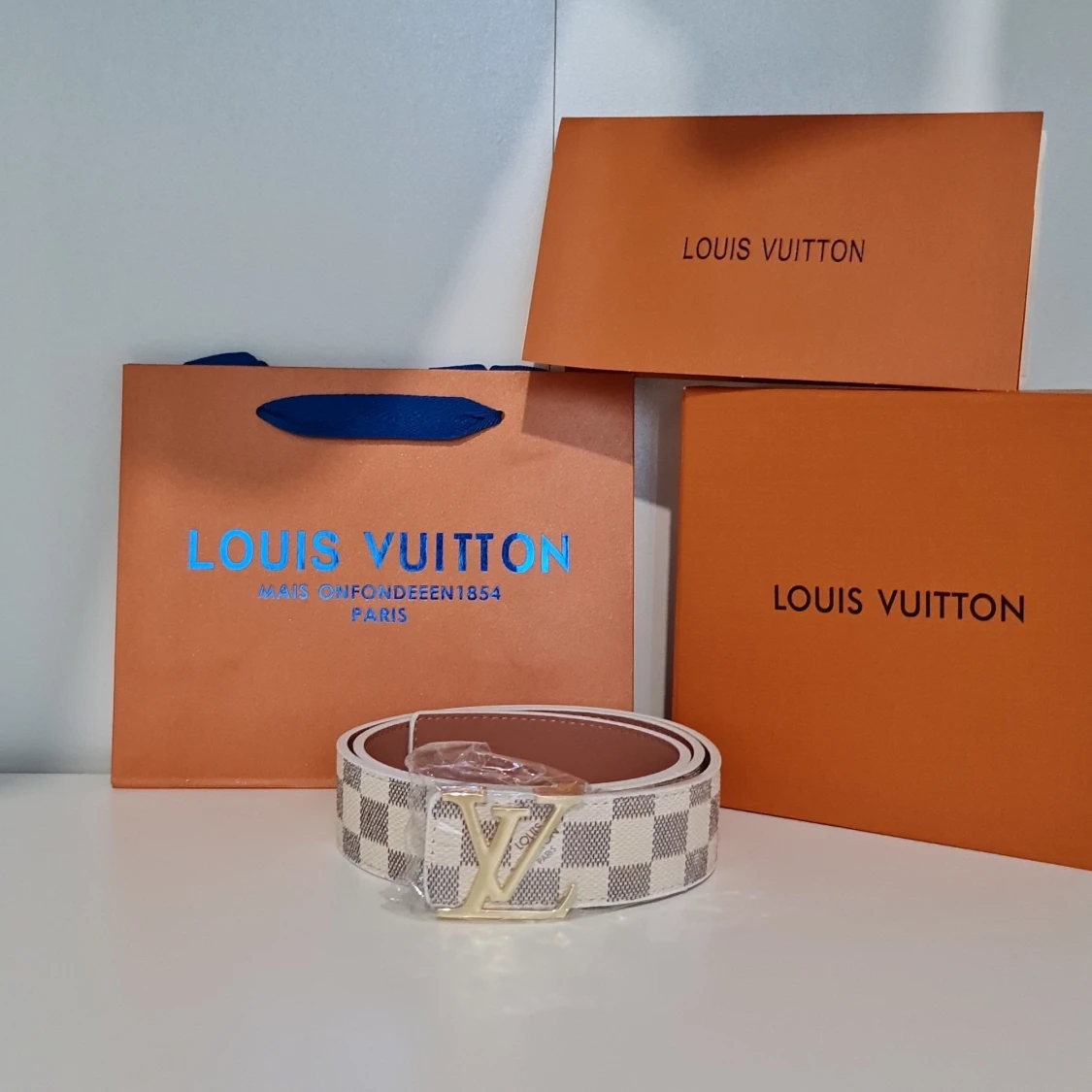 Rutig L&V skärp i skinn