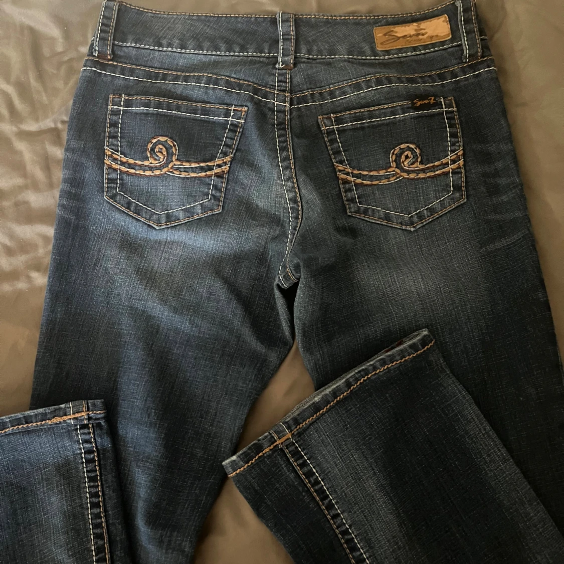 Mörkblå bootcut jeans från Seven7 - 2