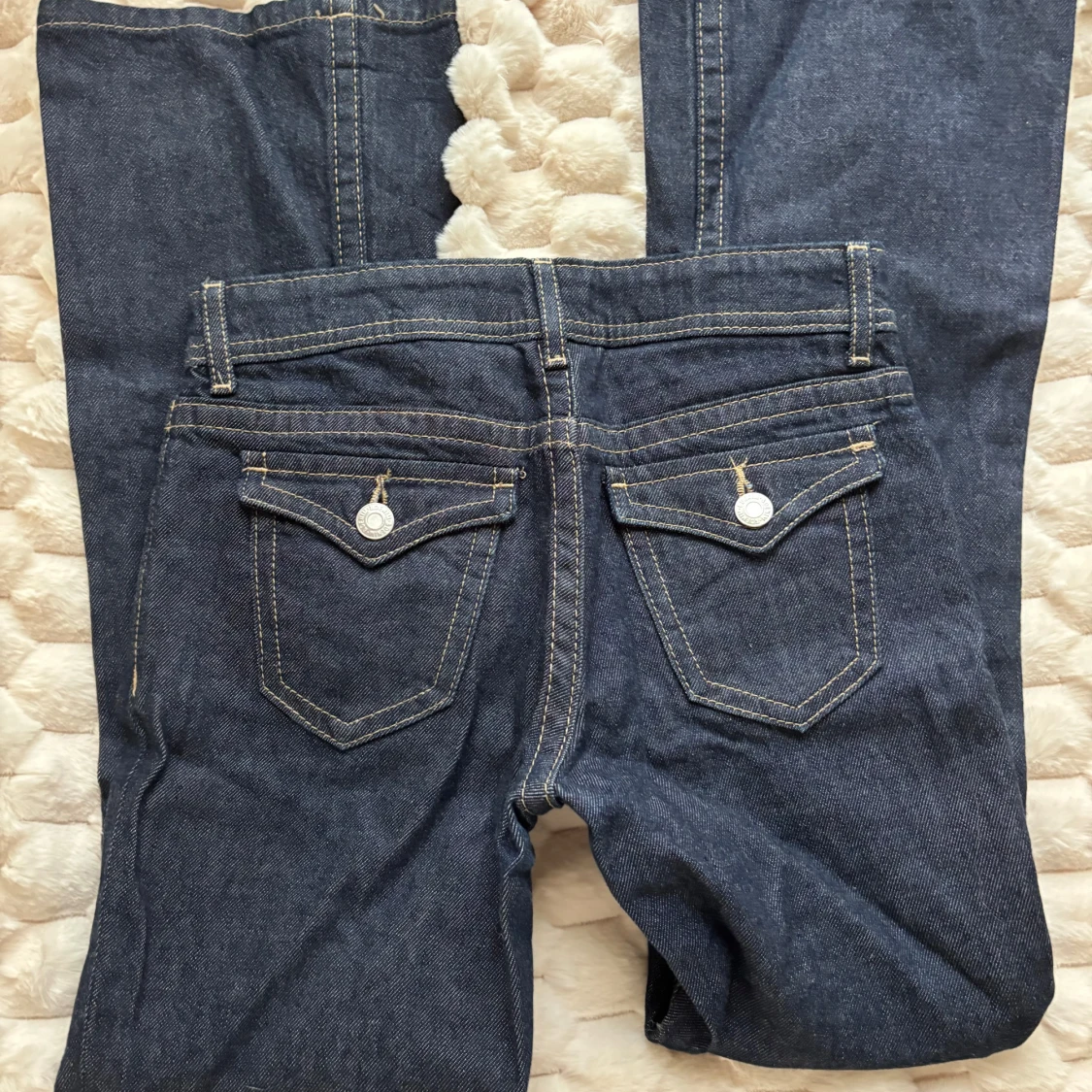 Mörkblå jeans med raka ben - 3