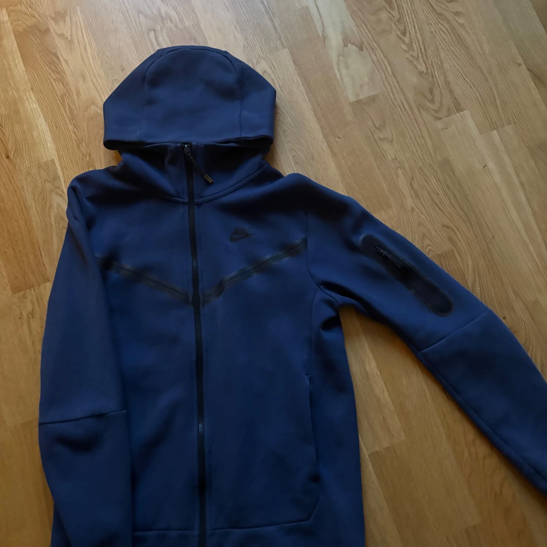 Mörkblå Nike hoodie med dragkedja