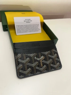 Goyaard plånbok - Säljer min plånbok som jag fick av mina föräldrar i födelsedagspresent.