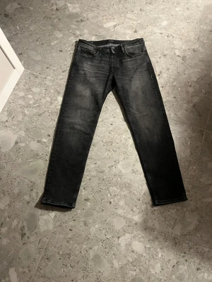 Jack & Jones jeans  - Jack & Jones jeans i storlek 33/32. 
