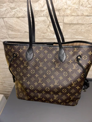 Fin väska  - Jätte fin väska aldrig använd köpt i somras, skicka för mer information 💗