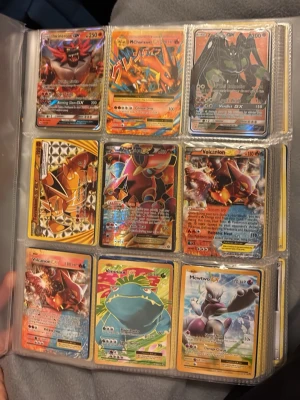 Pokémon kort  - Tjena säljer lite Pokémon kort man får med alla på köpet hör av er vid intresse 