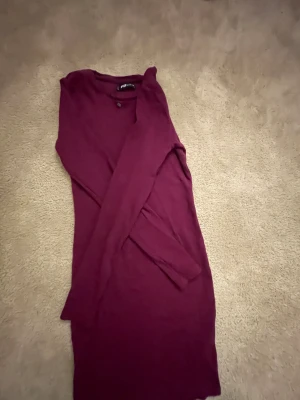 Lila långärmad klänning - Kort långärmad lila klänning