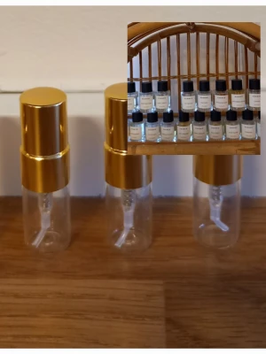 Essnce splitpaket  - 3 stycken 3 ml glasdekanter med spray ✨️Välj bland dofterna som finns på listor bland bilderna,  obs tryck på bilden för att se all text ✨️