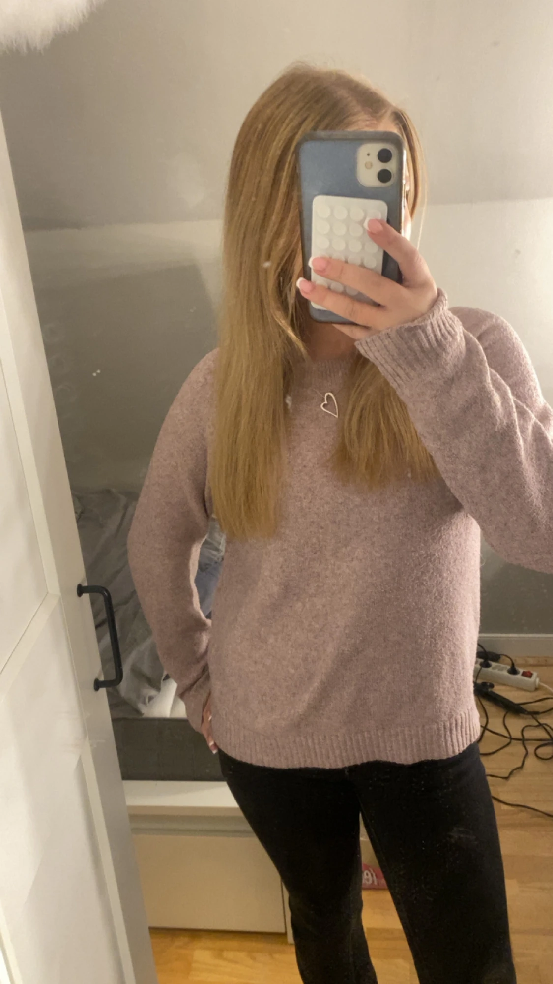 Ljusrosa stickad tröja med rund hals - 1