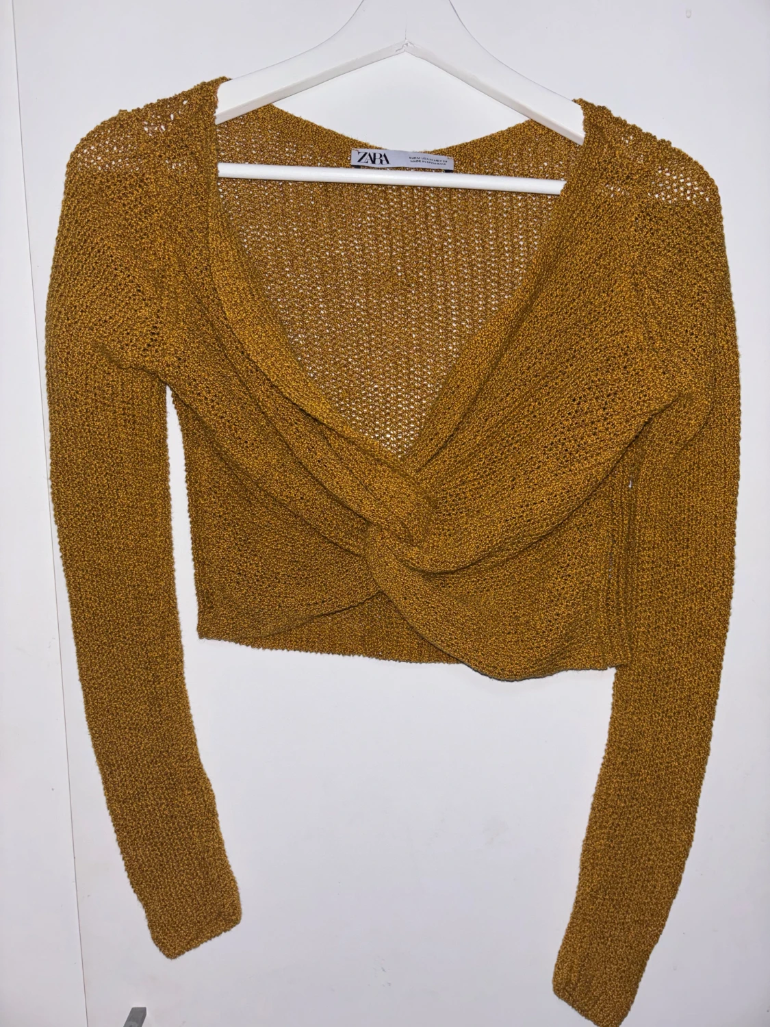 Senapsgul stickad omlott-tröja Zara