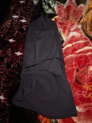 Brun  topp med snörning - Brun topp med snörning i midjan. klassisk 