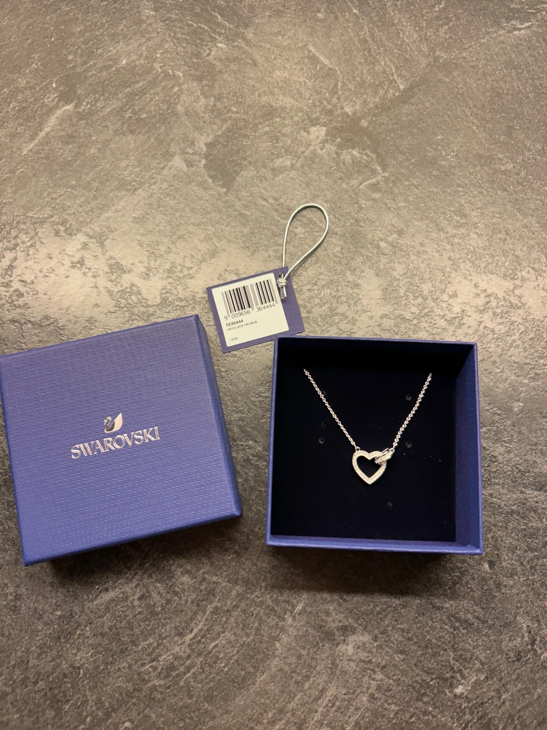 Swarovski silverfärgat hjärthalsband - 1