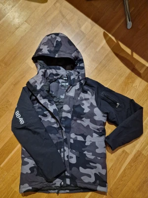 Skidkläder  - Skidkläder för ungdomar i strl. 160. Har använts endast några dagar vid två tillfällen. 