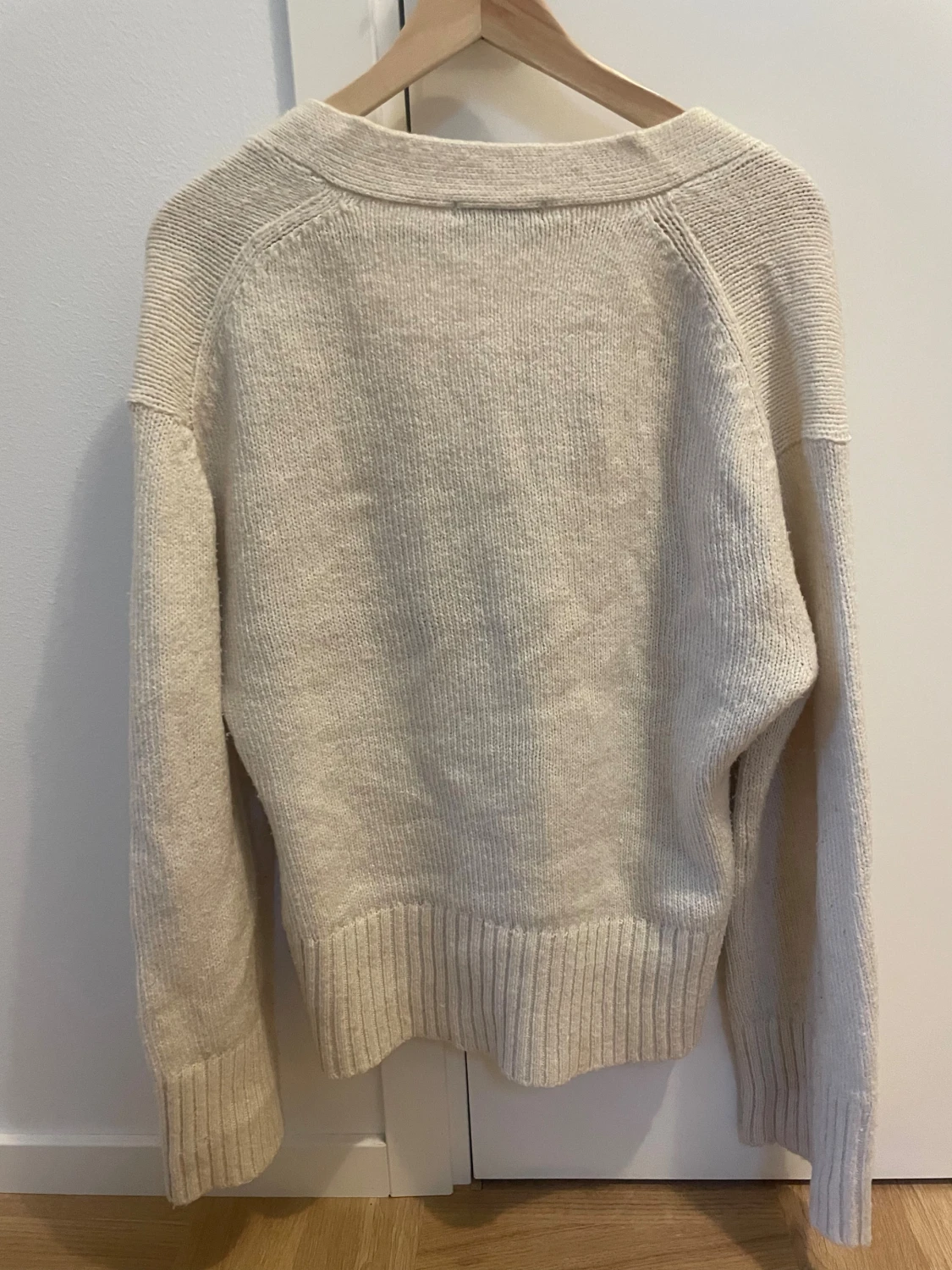 Beige stickad cardigan från Gina Tricot - 3