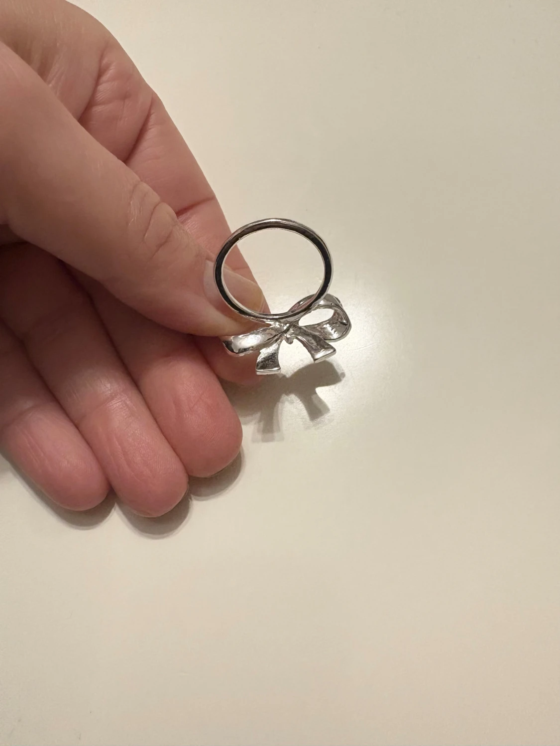 Glittrig rosett-ring i silver - 4