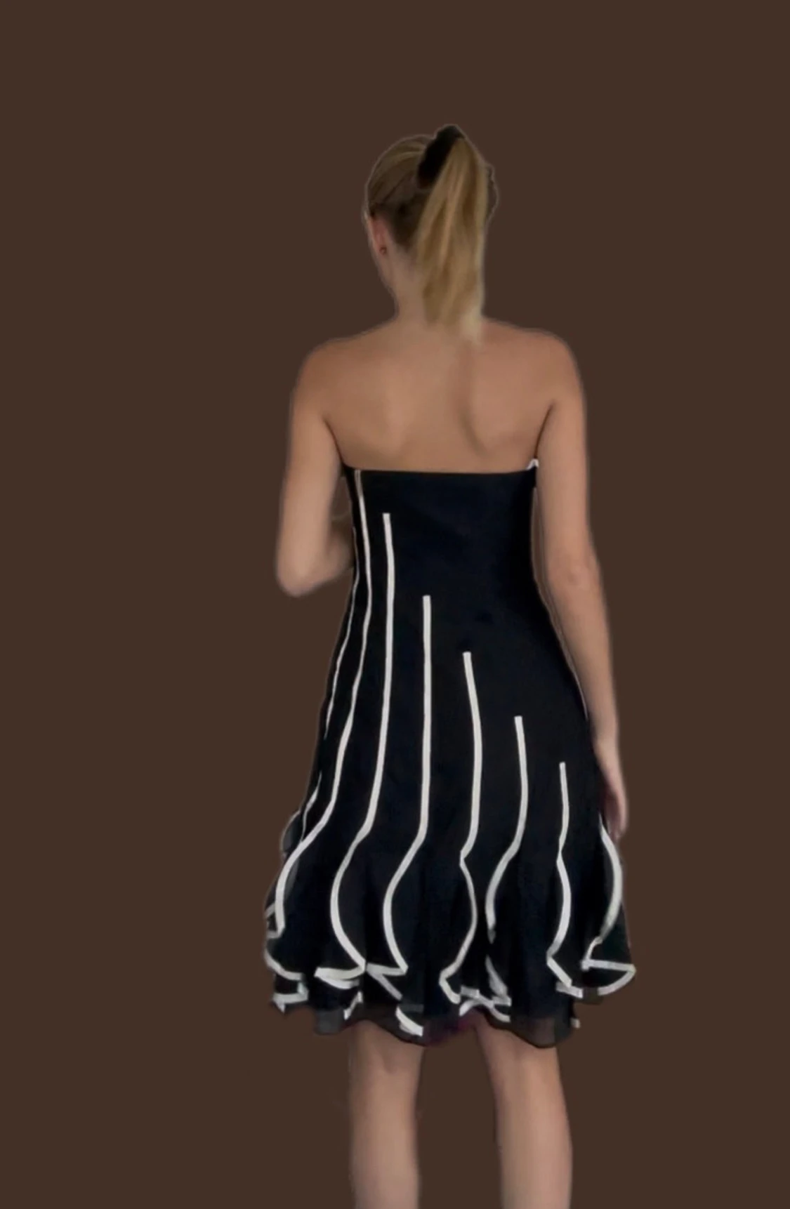 Elegant sidenklänning helt ny med prislapp  - 2