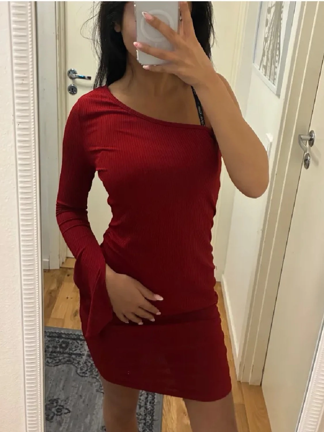 Röd oneshoulder kortklänning - 1