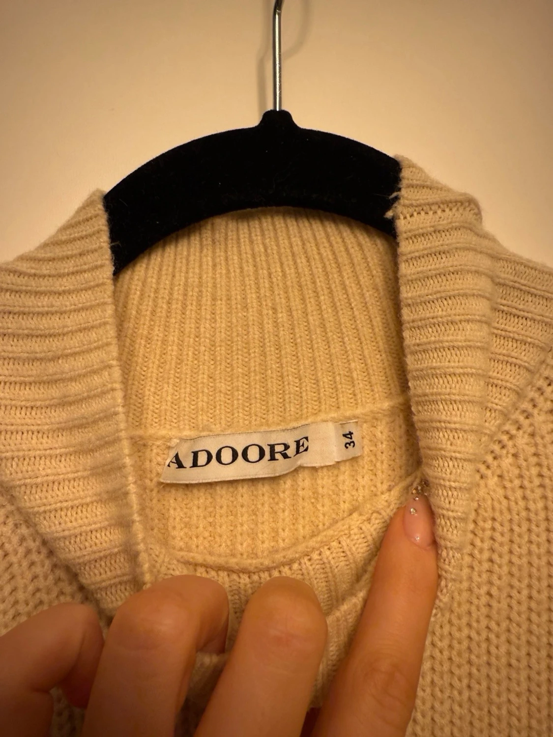 Beige stickad långklänning från Adoore - 1