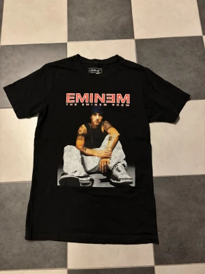 Svart Eminem t-shirt från Mister Tee - Mister tee x Eminem colab 100% bomull skriv om du är intresserad 