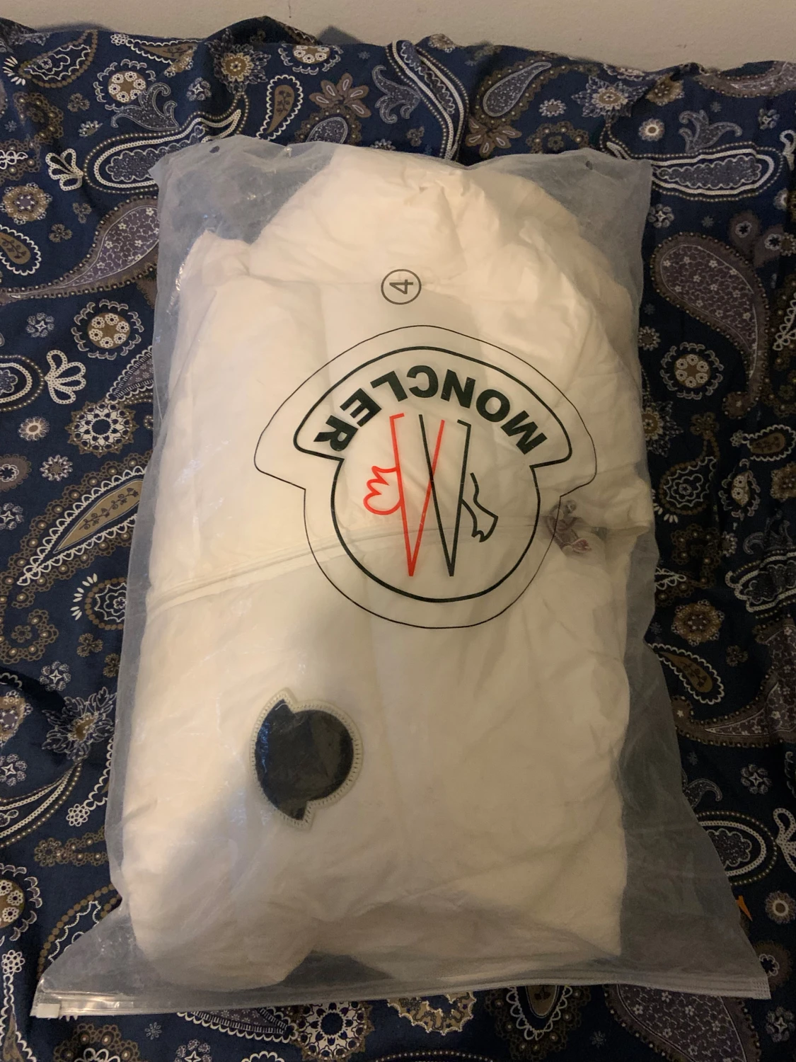 Vit Moncler pufferjacka M/S  - 3