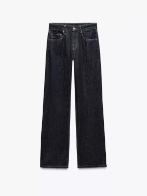 Zara jeans  - Mörkblå vida jeans med medelhög midja från Zara. Använt dem 2 gånger så dom är nästan som nya!💗