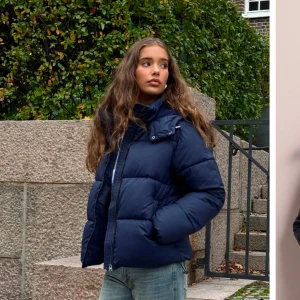 Mörkblå dunjacka - Modell ”Everyday Puffer Jacket”, helt oanvänd 