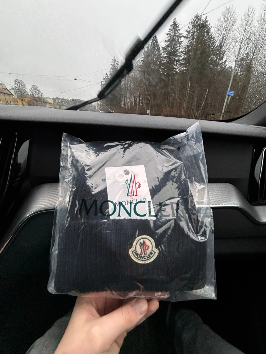 Moncler mössa