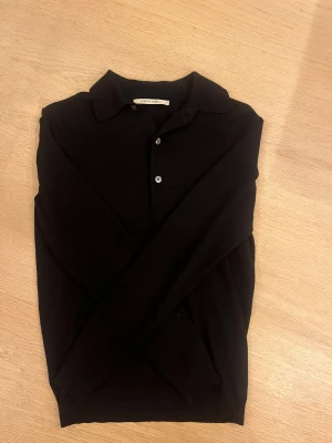 Adaysmarch tröja - Adaysmarch tröja i storlek XS, marinblå i mycket bra skick. Hör av er för frågor!