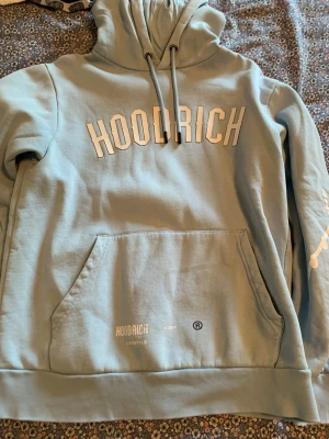 Hoodrich luvtröja!  - Sjukt snygg om du gillar ljusblått!