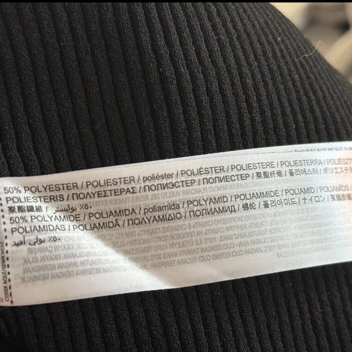 Svart långärmad offshoulder klänning MNG - 2