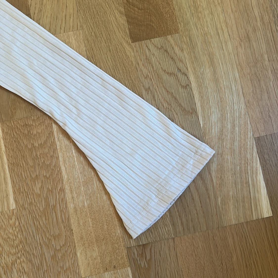 Vit ribbad långärmad topp från SHEIN - 3