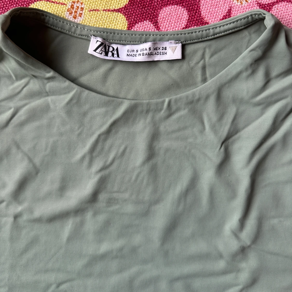 Grön croppad topp från Zara - 1