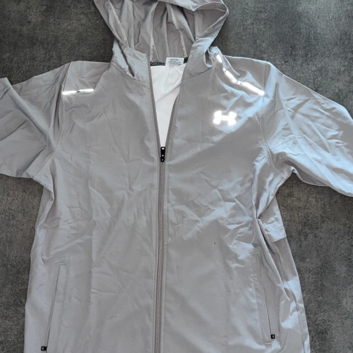 Grå vindjacka från Under Armour