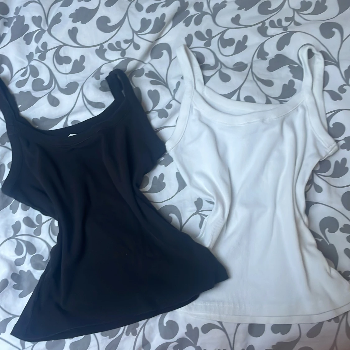 2 ribbade linnen från H&M svart & vit - 1