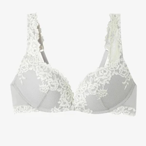 Intimissimi bh - Säljer min bh från Intimissimi då den inte kommer till användning längre, den har lite tecken på användning så skriv privat för frågor💕