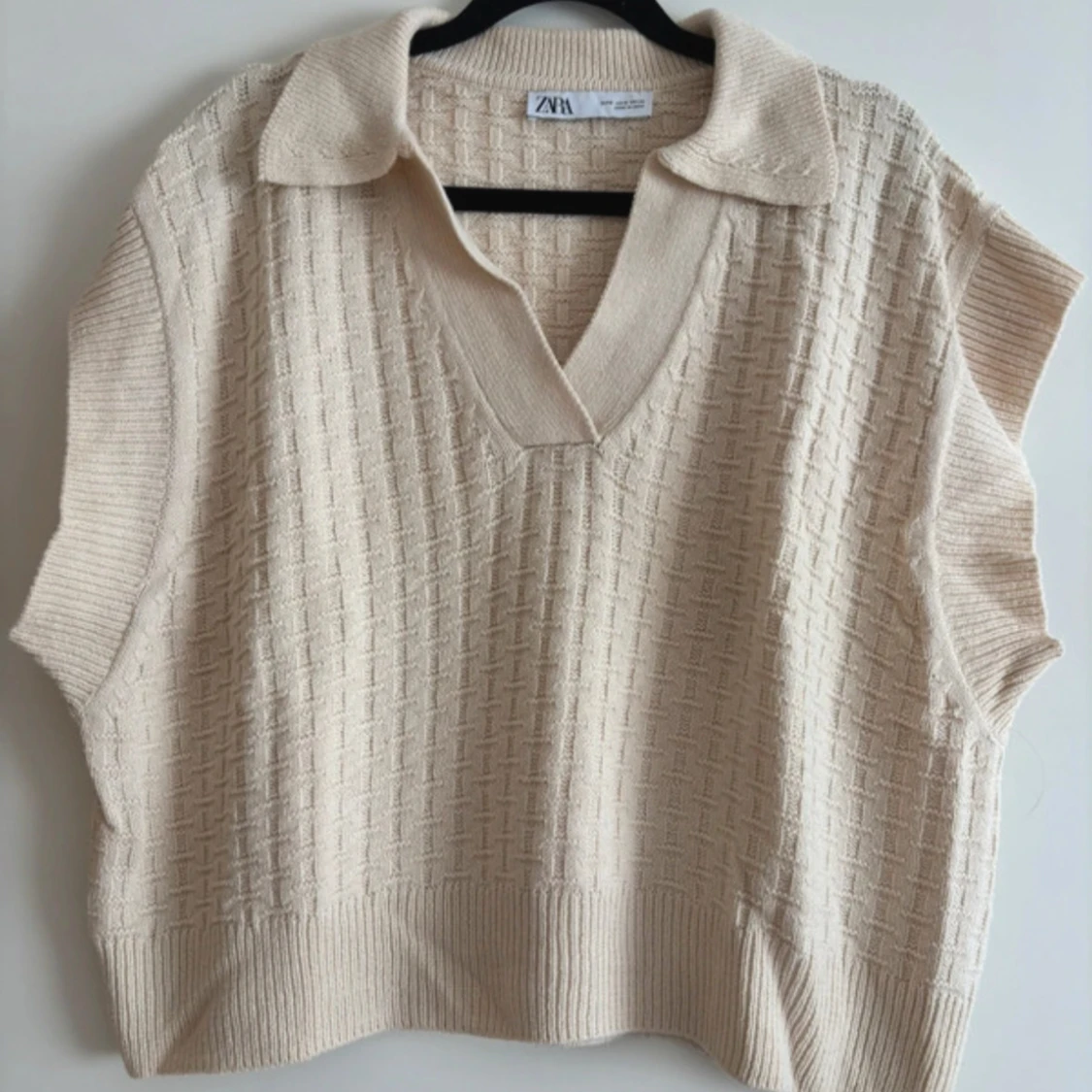 Beige stickad topp från Zara