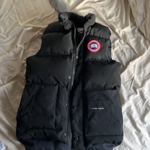 Svart dunväst från Canada Goose - Canada goose väst                                                              2xs