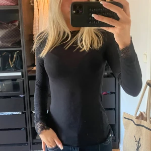 Intimissimi tröja - Svart tröja från intimissimi, i bra skick utan defekter!💕