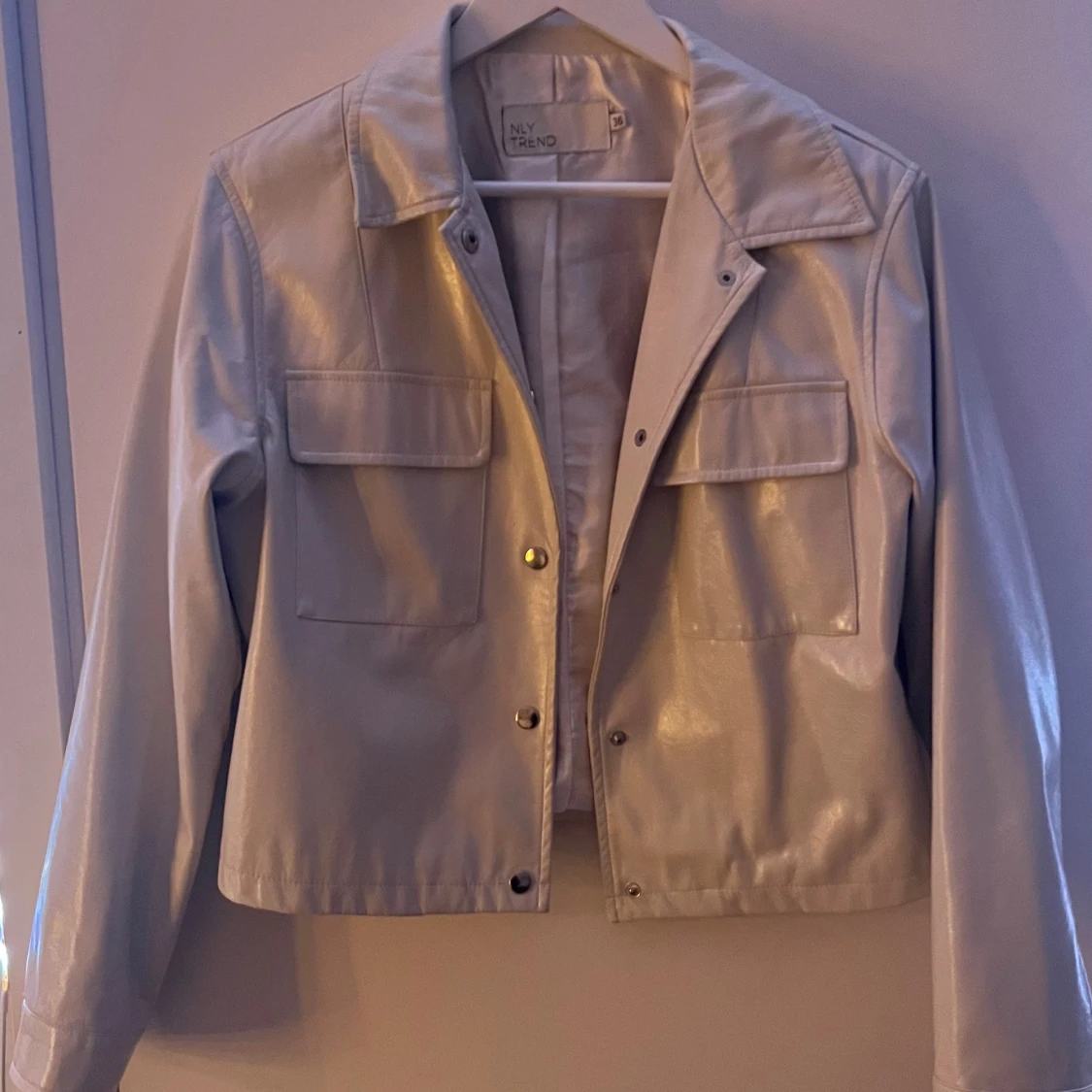 Créme vit skinnjacka från NLY Trend - 2