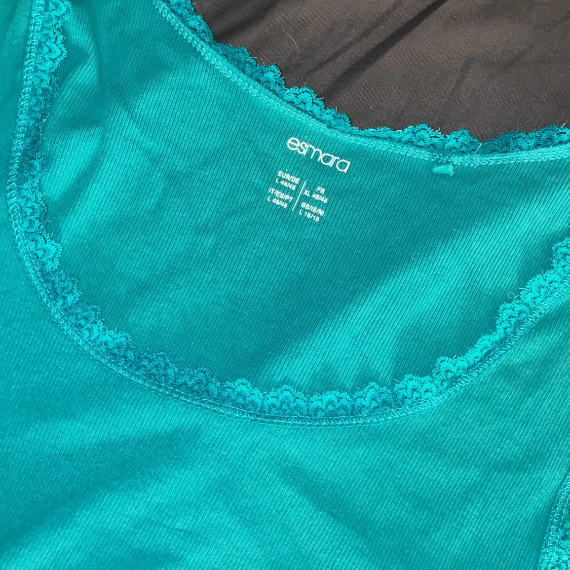 Turkos linnetopp med spets från Esmara - 1